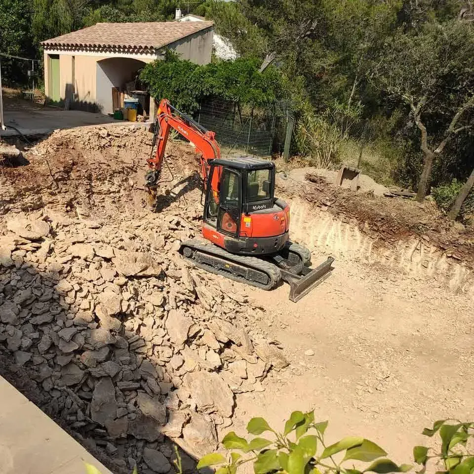 Évacuation matériaux à Mornas