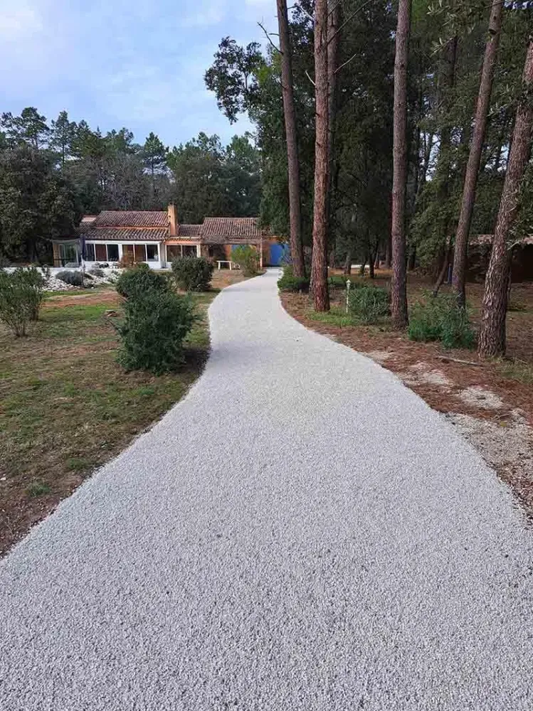 Réalisation de chemin d'accès à Mornas