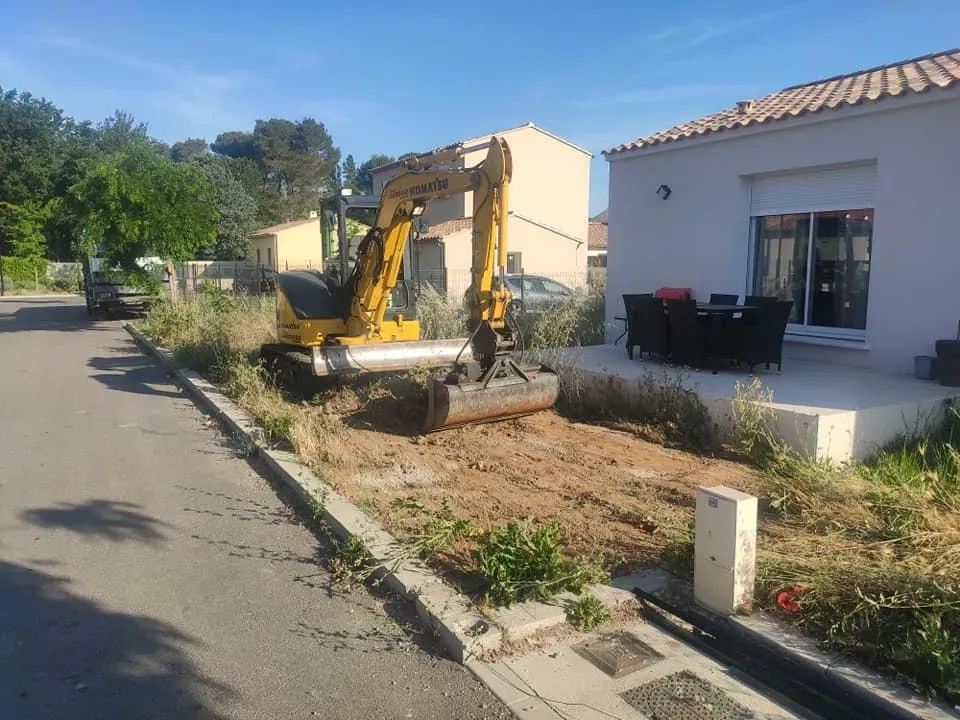 Débroussaillage à Mornas